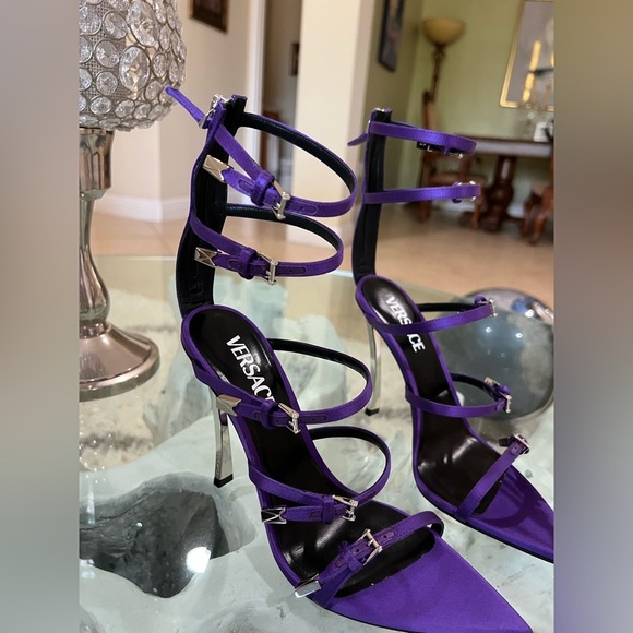 Authentic NIB Versace Pin-Point Leather Sandal Women's - Picture 12 of 15